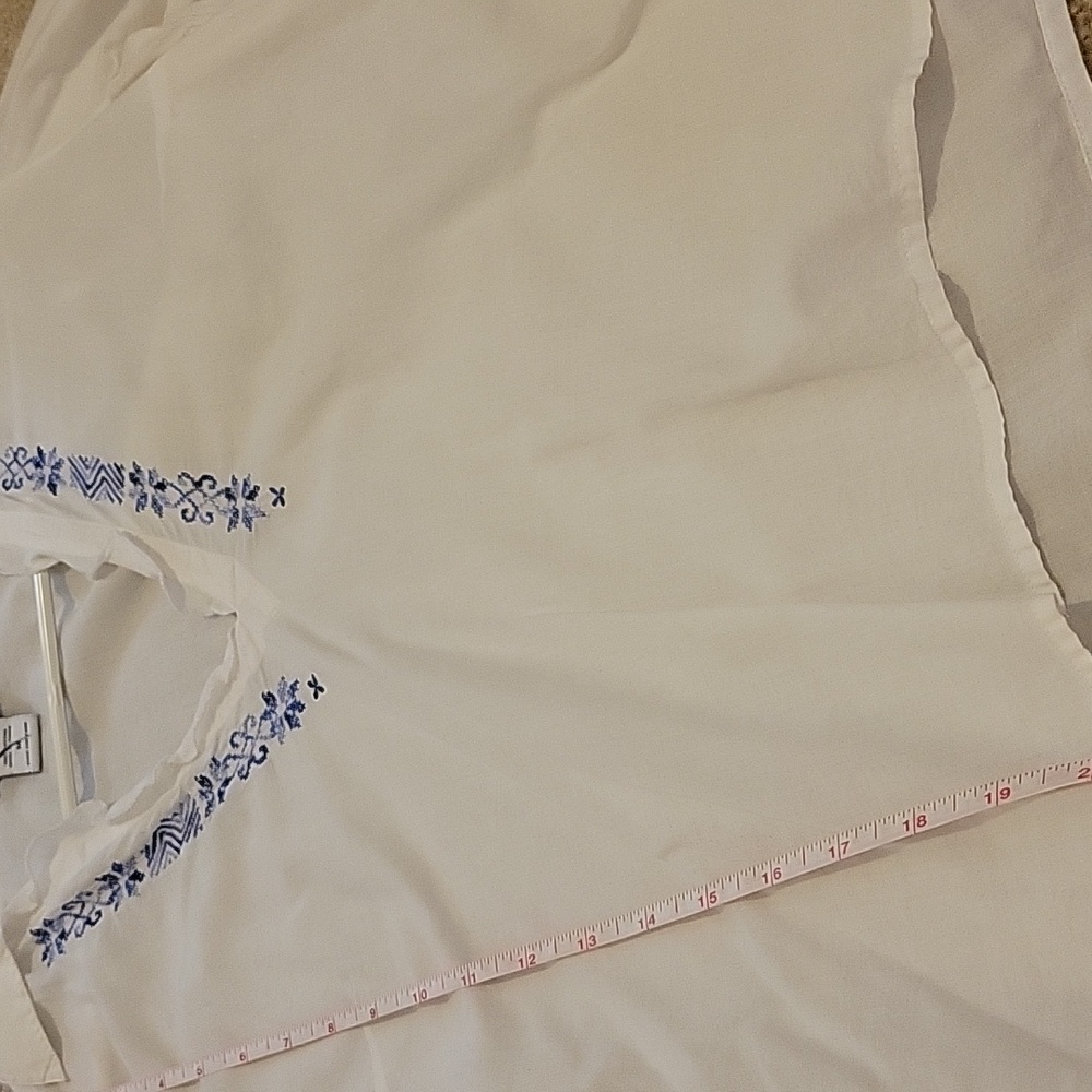 FREE W ANY PURCHASE! Abercombie and Fitch embroidered top - Picture 7 of 7